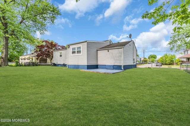209 Ridge Avenue, Belford, NJ 07718