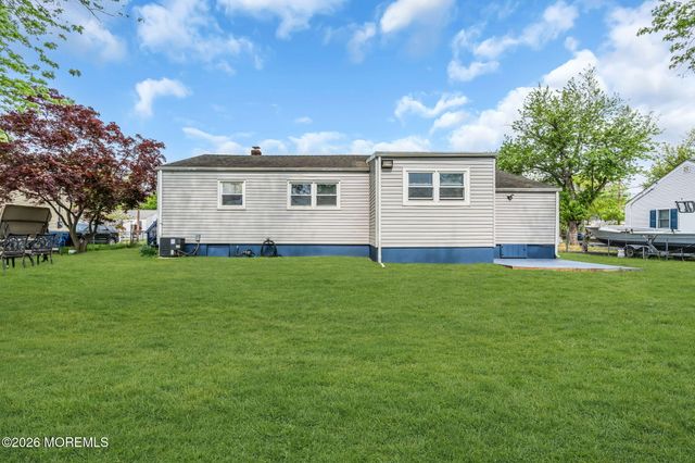 209 Ridge Avenue, Belford, NJ 07718
