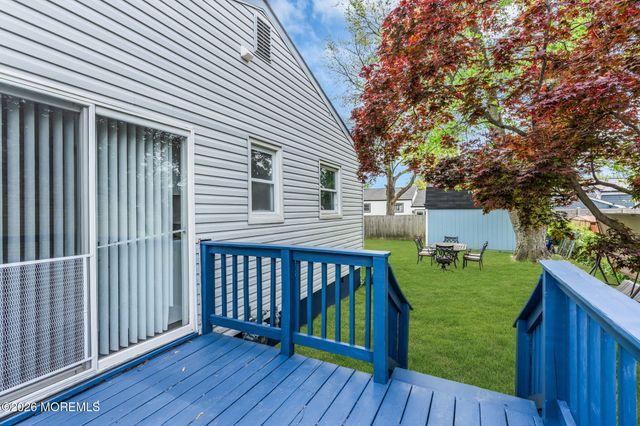 209 Ridge Avenue, Belford, NJ 07718