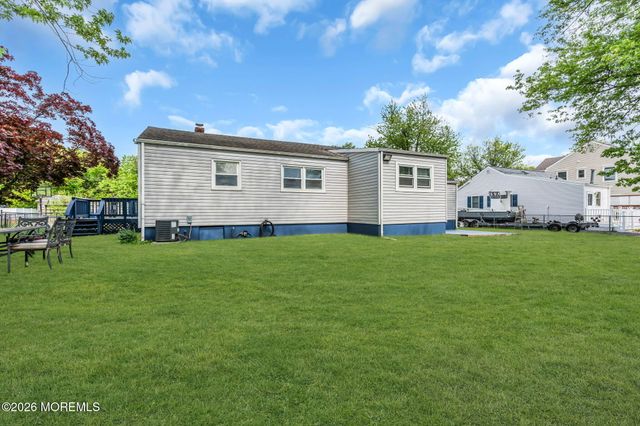209 Ridge Avenue, Belford, NJ 07718