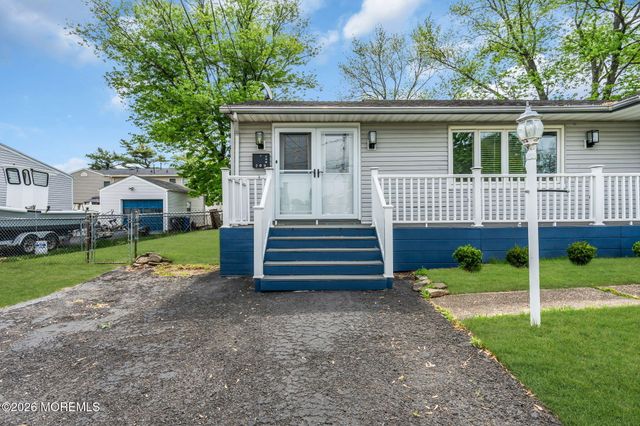 209 Ridge Avenue, Belford, NJ 07718