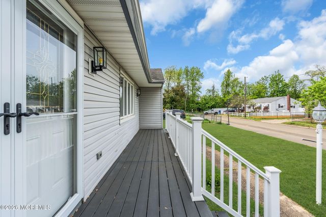 209 Ridge Avenue, Belford, NJ 07718