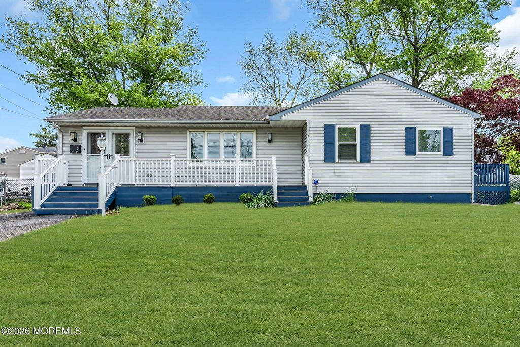 209 Ridge Avenue, Belford, NJ 07718