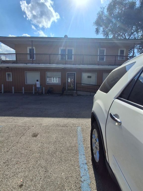 1054 S 5th Street 1, Aurora, IL 60505