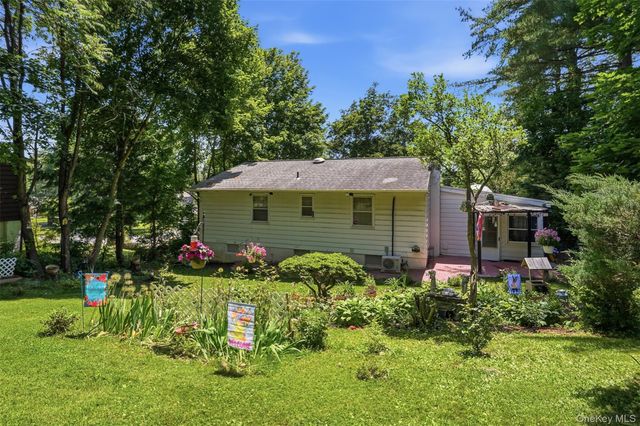 23 Dupay Road, Pleasant Valley, NY 12569