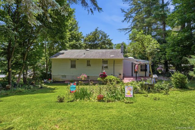 23 Dupay Road, Pleasant Valley, NY 12569
