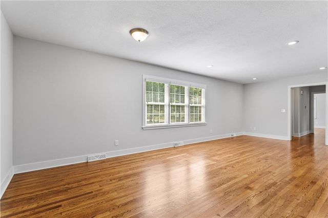 9303 Park Street, Lenexa, KS 66215