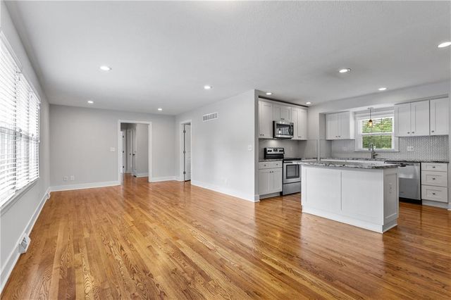 9303 Park Street, Lenexa, KS 66215