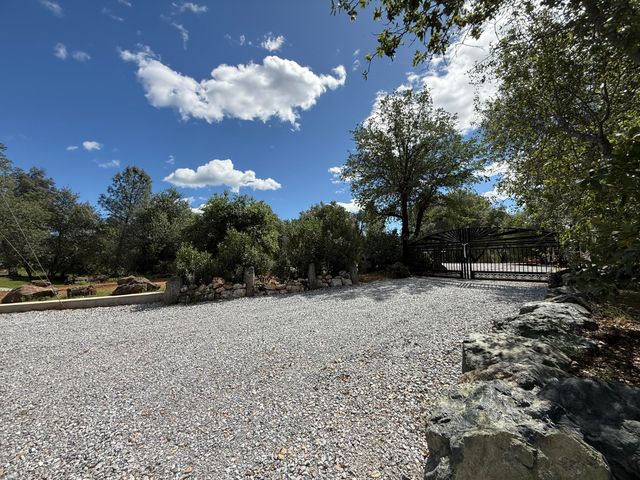 12333 Quartz Hill Road, Redding, CA 96003
