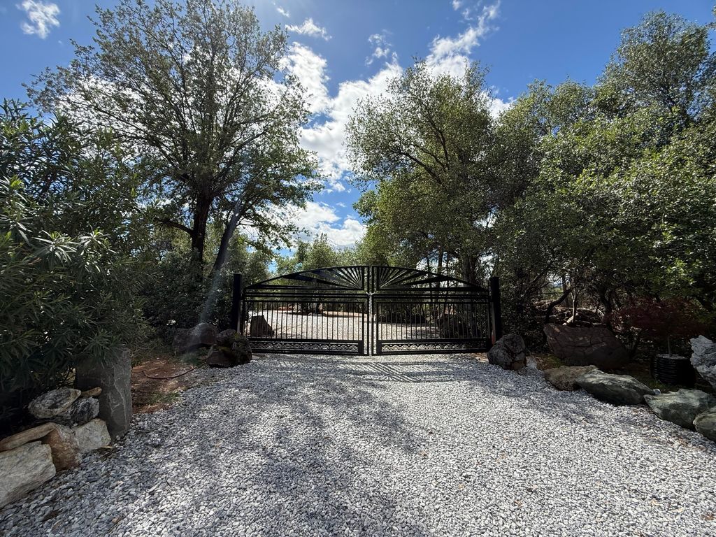 12333 Quartz Hill Road, Redding, CA 96003