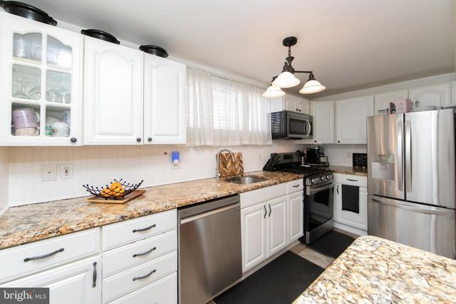 939 FARISTON DR, Drexel Hill, PA 19026