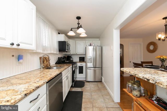 939 FARISTON DR, Drexel Hill, PA 19026