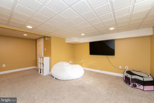 939 FARISTON DR, Drexel Hill, PA 19026