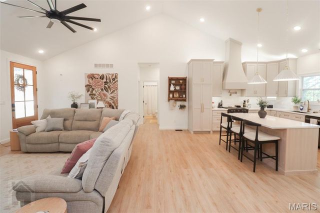 23388 Rainbow Lane, Waynesville, MO 65583