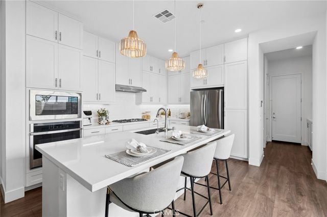 305 Novel, Irvine, CA 92618