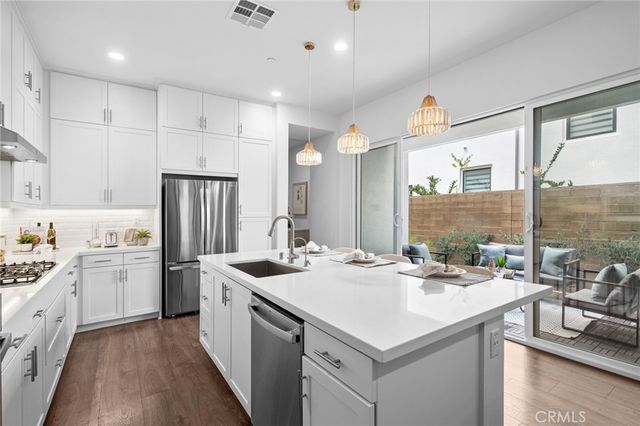 305 Novel, Irvine, CA 92618
