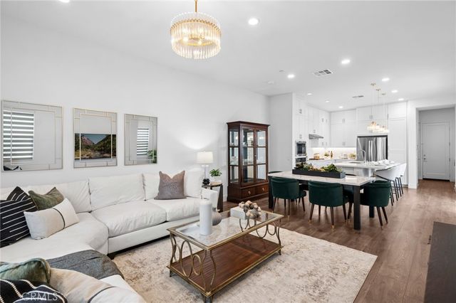 305 Novel, Irvine, CA 92618