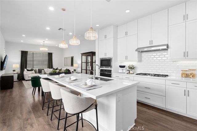 305 Novel, Irvine, CA 92618