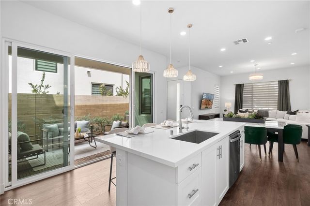 305 Novel, Irvine, CA 92618