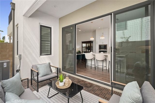 305 Novel, Irvine, CA 92618