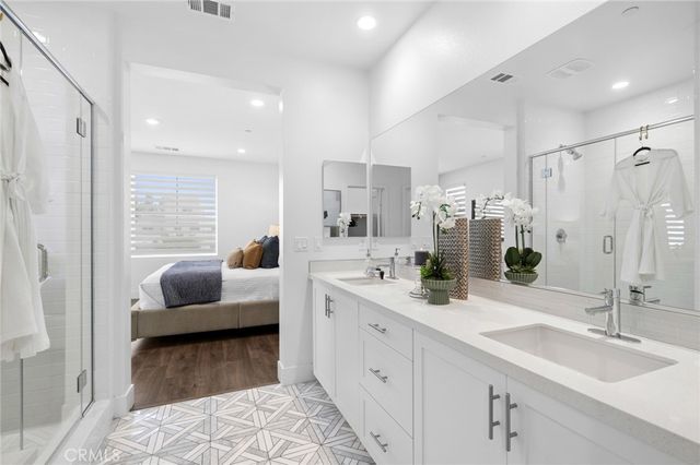 305 Novel, Irvine, CA 92618