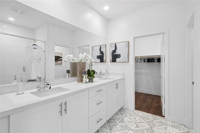 305 Novel, Irvine, CA 92618