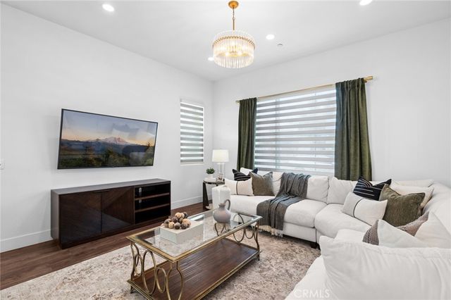 305 Novel, Irvine, CA 92618