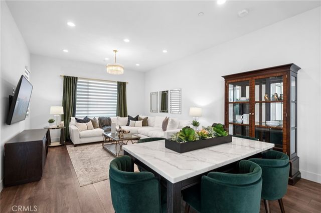305 Novel, Irvine, CA 92618