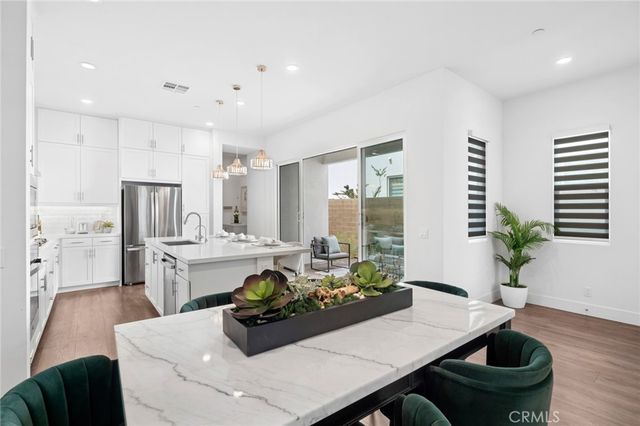 305 Novel, Irvine, CA 92618