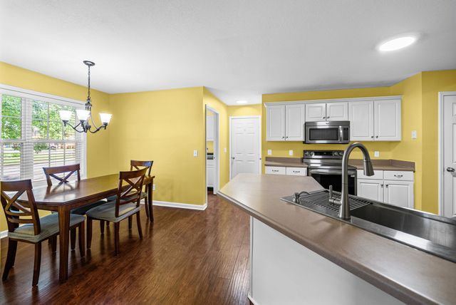 502 Forrest Pointe Dr, Murfreesboro, TN 37130