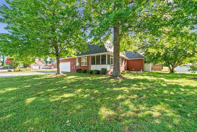 502 Forrest Pointe Dr, Murfreesboro, TN 37130