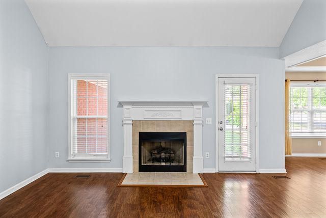 502 Forrest Pointe Dr, Murfreesboro, TN 37130