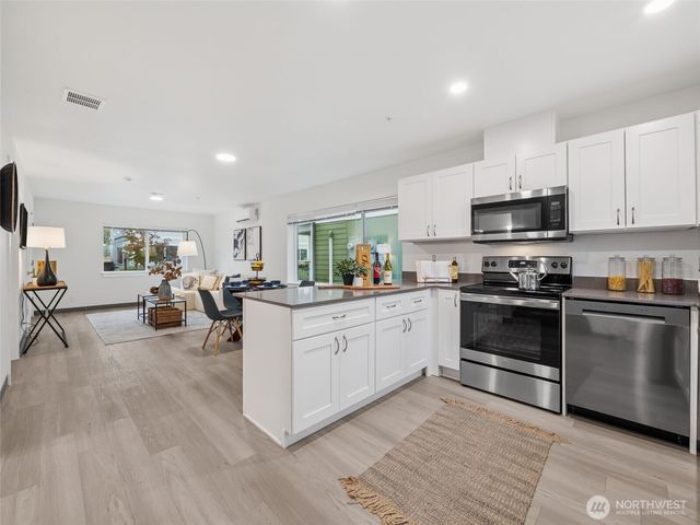13813 32nd Lane S, Tukwila, WA 98168