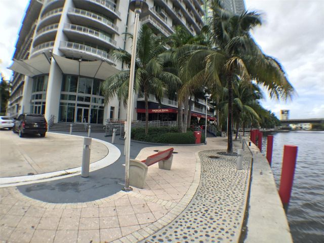 690 SW 1ST CT 1427, Miami, FL 33130