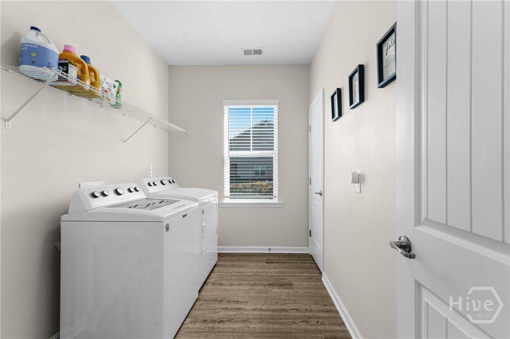 Image 10 of property listing at 138 Ainsdale Drive, Richmond Hill, GA 31324