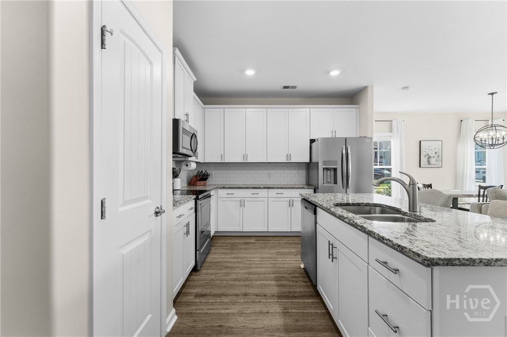 Image 11 of property listing at 138 Ainsdale Drive, Richmond Hill, GA 31324