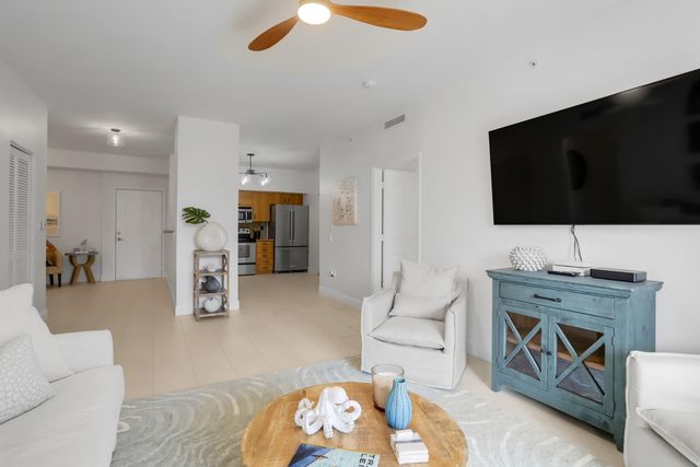 250 NE 3rd Avenue 1-211, Delray Beach, FL 33444