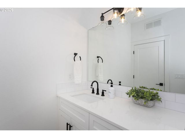 1605 Nw 5TH, Battle Ground, WA 98604