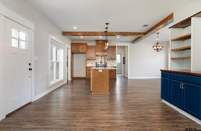 416 W South St, Lindale, TX 75771