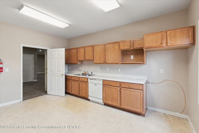 865 S Cedar Street, Mason, MI 48854