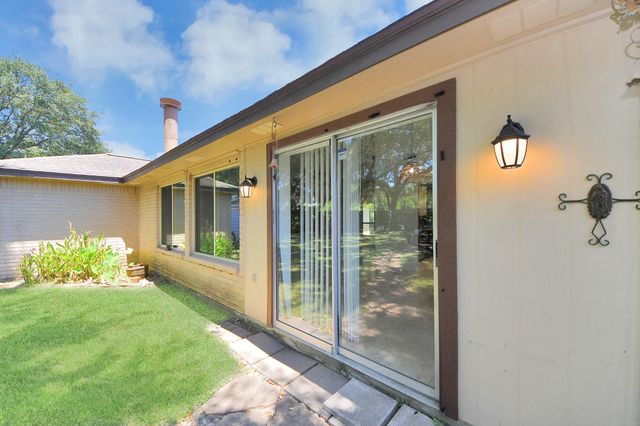 7802 Alegria Drive, Houston, TX 77083