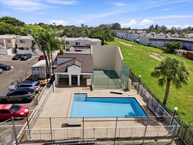 6870 SW 45th Ln 230, Miami, FL 33155