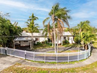 660 E 10th Pl, Hialeah, FL 33010