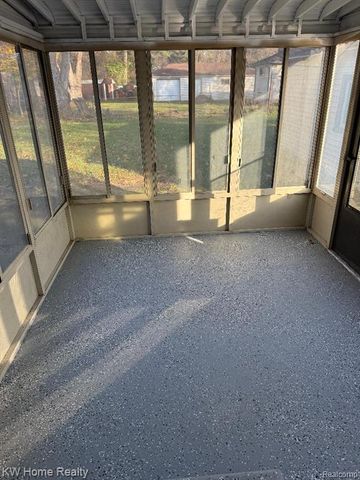 25630 W 10 Mile Road, Southfield, MI 48033