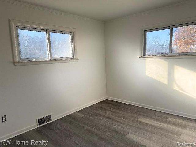 25630 W 10 Mile Road, Southfield, MI 48033