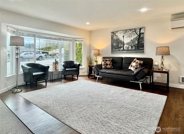 9521 Sharon Drive, Everett, WA 98204