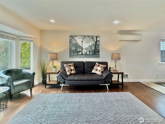 9521 Sharon Drive, Everett, WA 98204