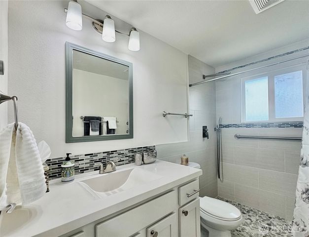 9521 Sharon Drive, Everett, WA 98204