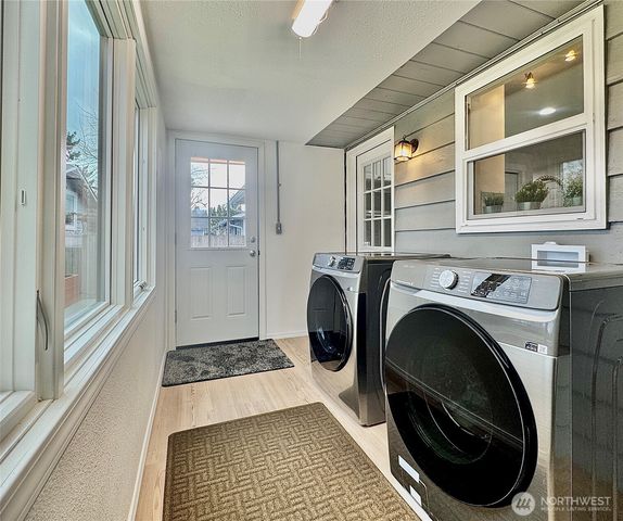 9521 Sharon Drive, Everett, WA 98204