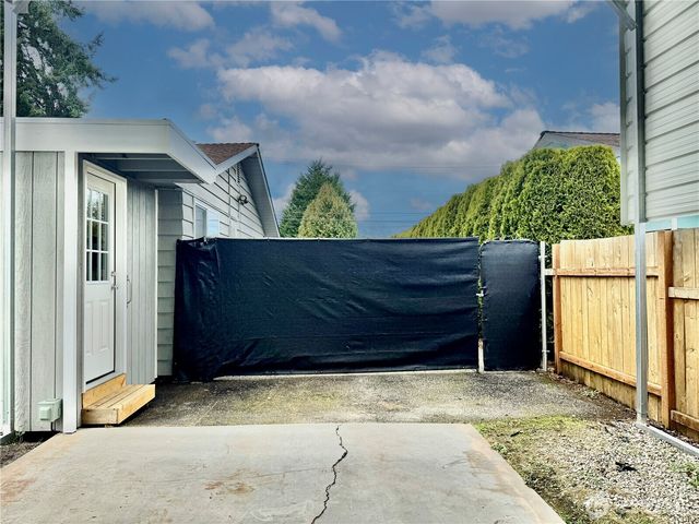 9521 Sharon Drive, Everett, WA 98204